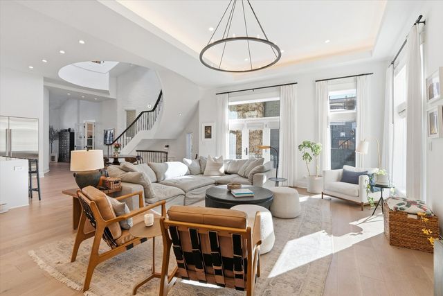 1936 N Wilmot Avenue, Chicago, IL 60647