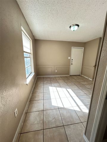 2818 S Fielder Road, Arlington, TX 76015