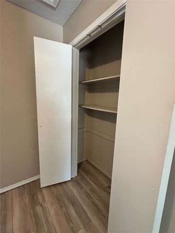 2818 S Fielder Road, Arlington, TX 76015