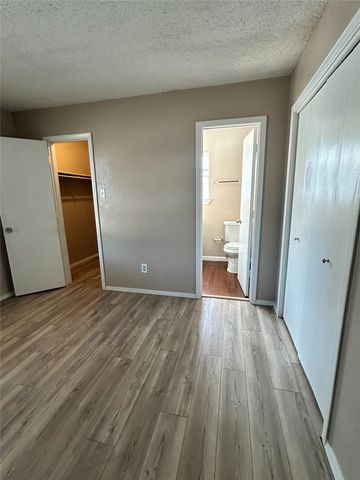 2818 S Fielder Road, Arlington, TX 76015