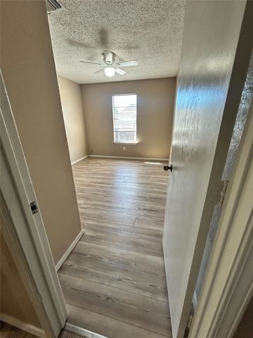 2818 S Fielder Road, Arlington, TX 76015