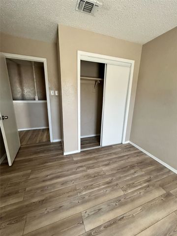 2818 S Fielder Road, Arlington, TX 76015