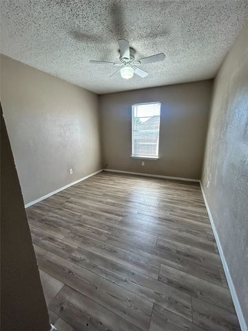 2818 S Fielder Road, Arlington, TX 76015