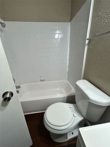 2818 S Fielder Road, Arlington, TX 76015