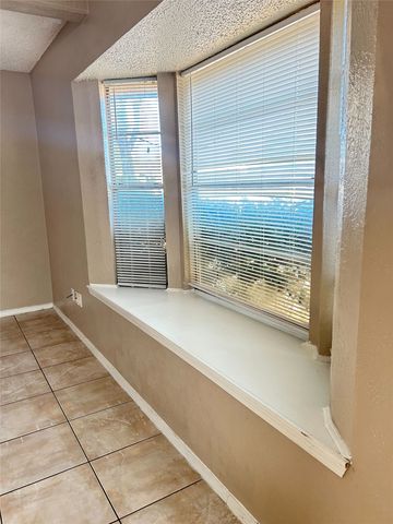 2818 S Fielder Road, Arlington, TX 76015