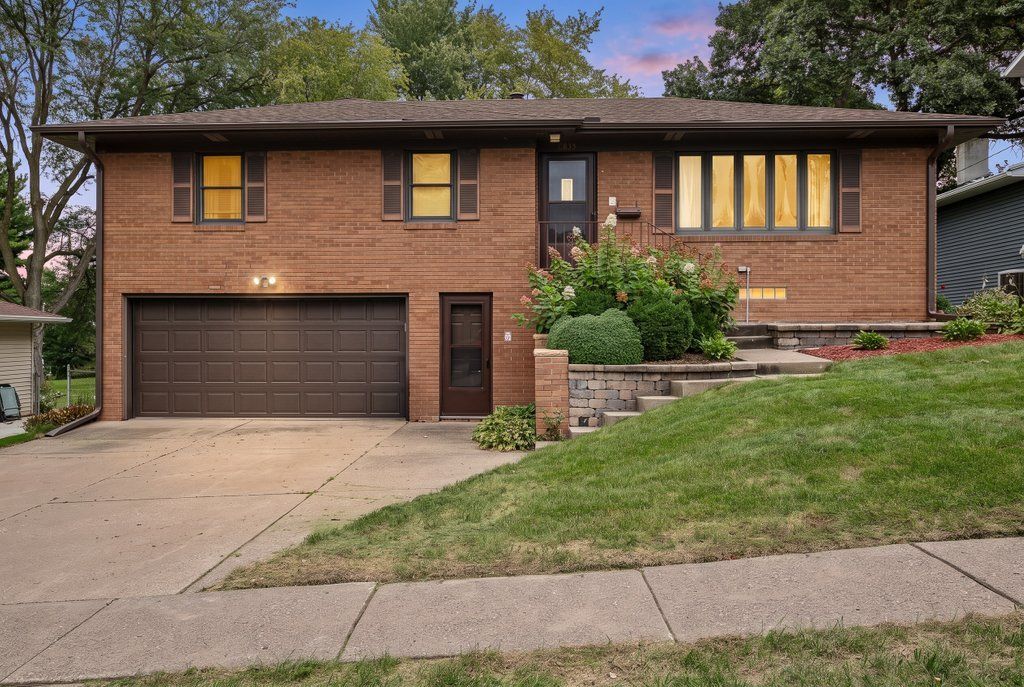 2833 Kelling Street, Davenport, IA 52804