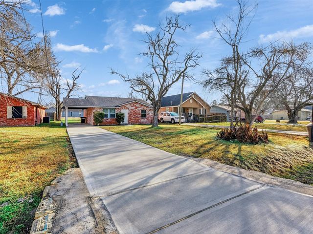 2613 Timber Drive, Dickinson, TX 77539
