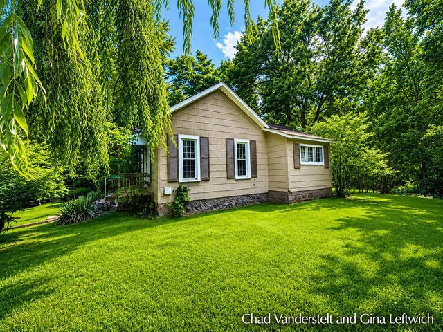137 Park Avenue, Allegan, MI 49010