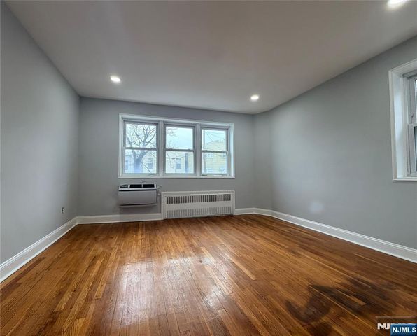 154 Bowers Street 2D, Jersey City, NJ 07307
