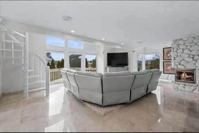 1916 Midwest Club Parkway, Oak Brook, IL 60523