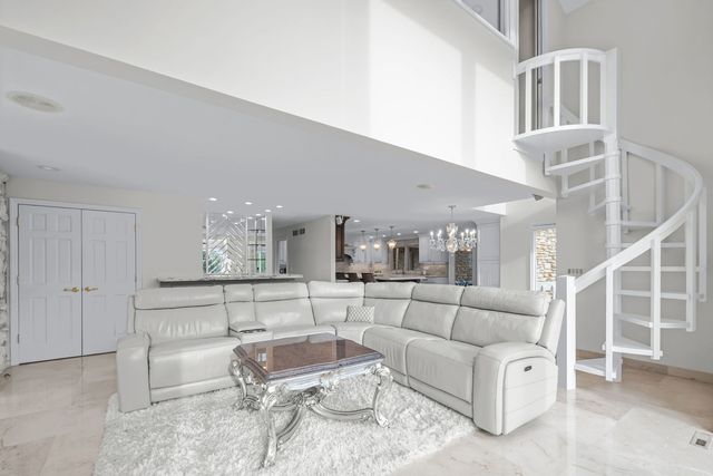 1916 Midwest Club Parkway, Oak Brook, IL 60523