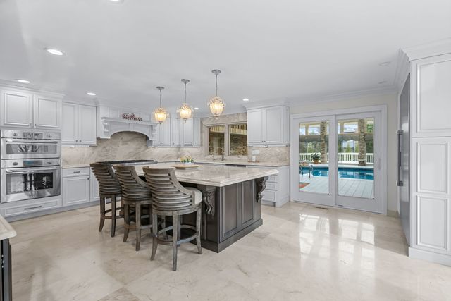 1916 Midwest Club Parkway, Oak Brook, IL 60523