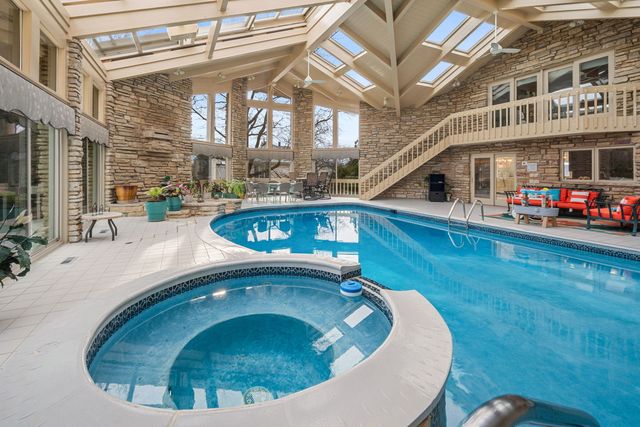 1916 Midwest Club Parkway, Oak Brook, IL 60523