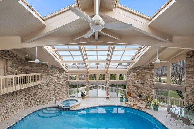 1916 Midwest Club Parkway, Oak Brook, IL 60523