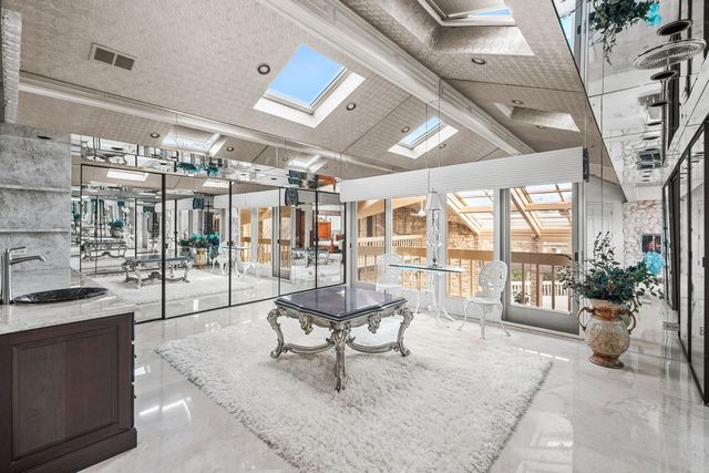 1916 Midwest Club Parkway, Oak Brook, IL 60523