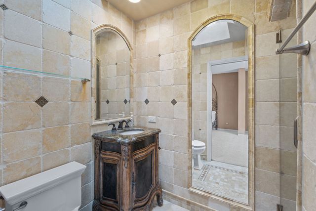 1916 Midwest Club Parkway, Oak Brook, IL 60523