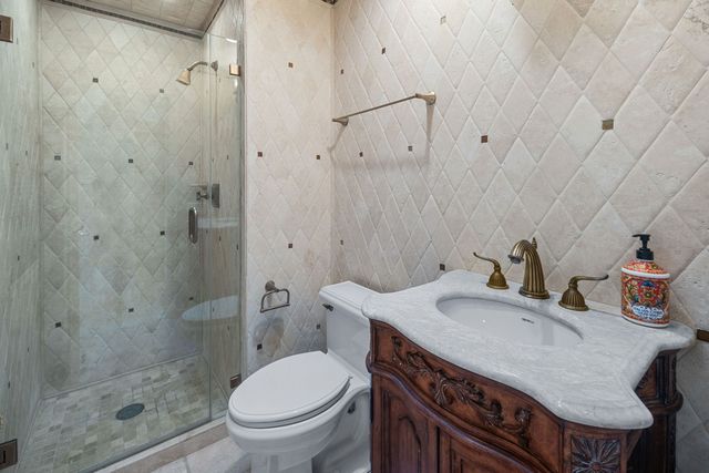 1916 Midwest Club Parkway, Oak Brook, IL 60523