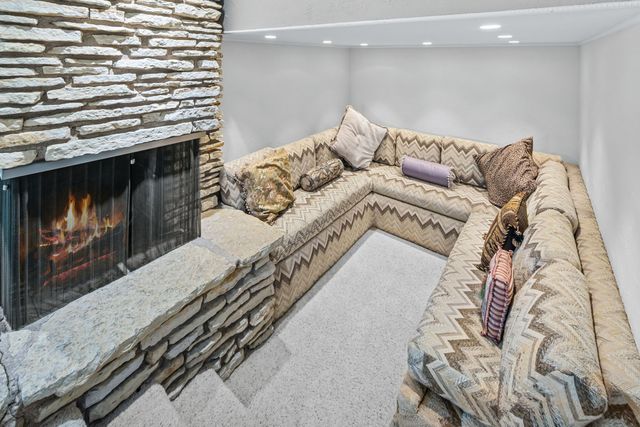 1916 Midwest Club Parkway, Oak Brook, IL 60523