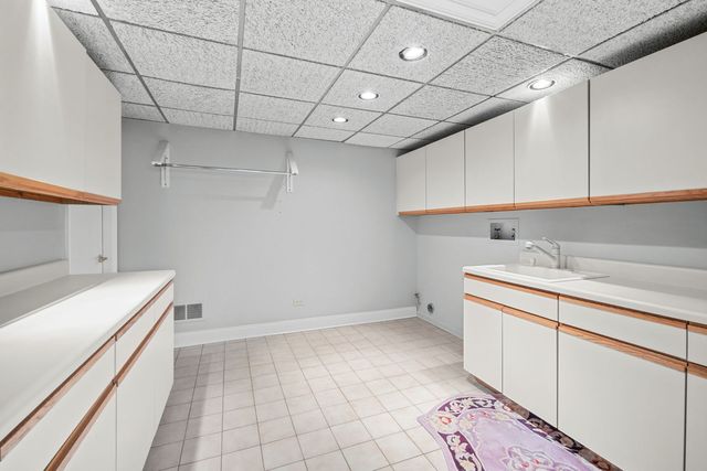 1916 Midwest Club Parkway, Oak Brook, IL 60523