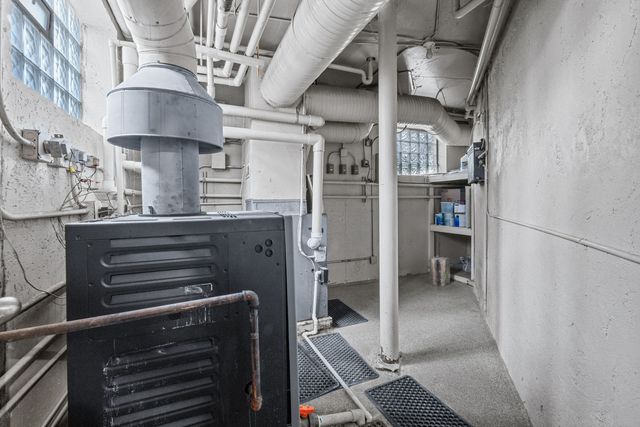 1916 Midwest Club Parkway, Oak Brook, IL 60523