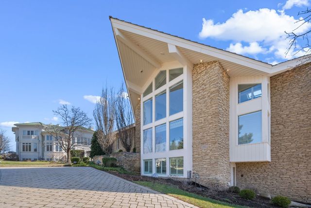 1916 Midwest Club Parkway, Oak Brook, IL 60523