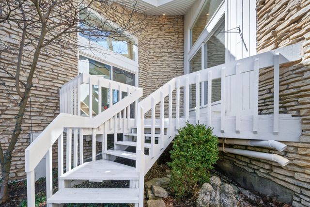 1916 Midwest Club Parkway, Oak Brook, IL 60523