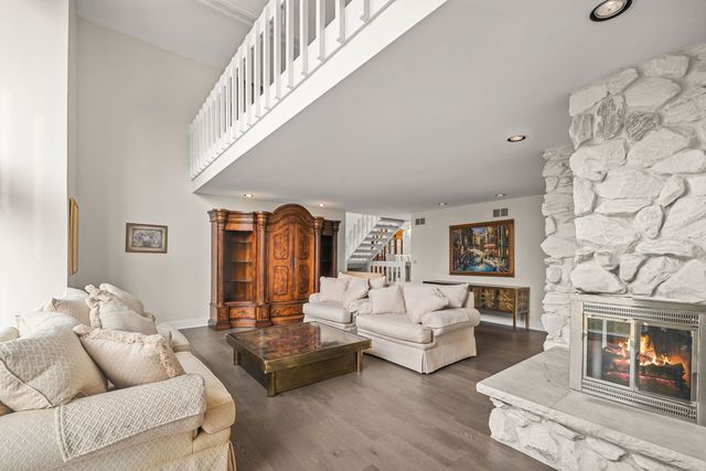 1916 Midwest Club Parkway, Oak Brook, IL 60523