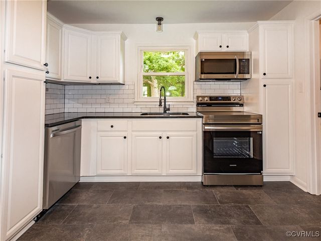 464 Deerfield Dr, Petersburg, VA 23805