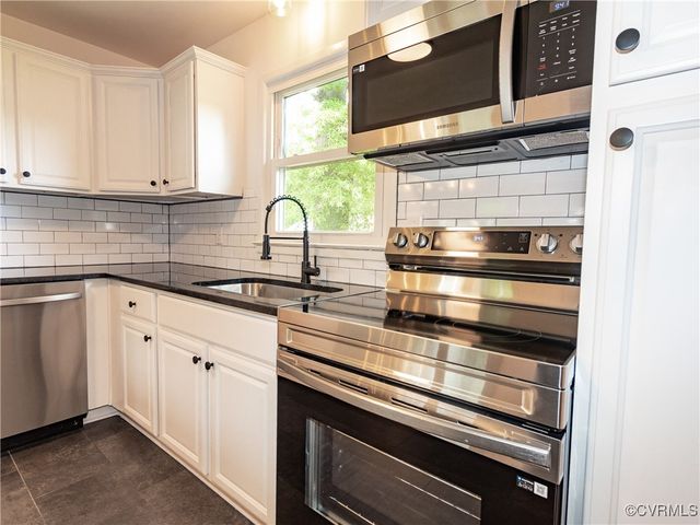 464 Deerfield Dr, Petersburg, VA 23805
