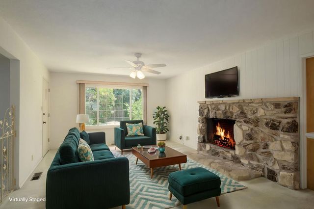 567 W Bullard Avenue, Fresno, CA 93704