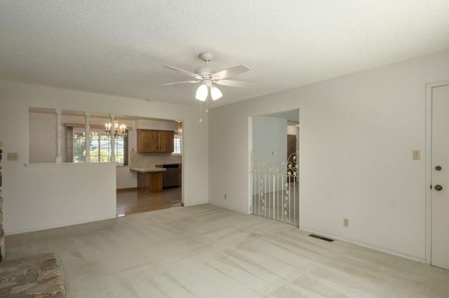 567 W Bullard Avenue, Fresno, CA 93704