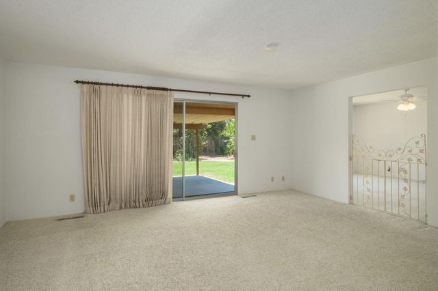 567 W Bullard Avenue, Fresno, CA 93704