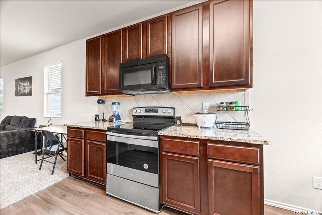 10418 GREEN LAKE DR, San Antonio, TX 78223