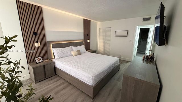 1825 W 44th Place 1107, Hialeah, FL 33012