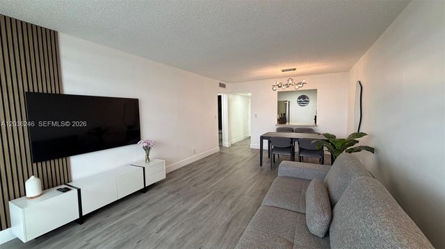 1825 W 44th Place 1107, Hialeah, FL 33012