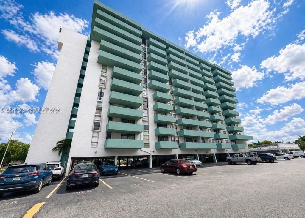 1825 W 44th Place 1107, Hialeah, FL 33012