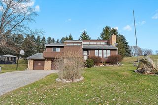 2725 Cooley Lake Road, Highland Twp, MI 48356