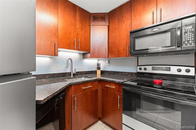 300 Riverfront Drive 7G, Detroit, MI 48226