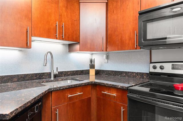 300 Riverfront Drive 7G, Detroit, MI 48226