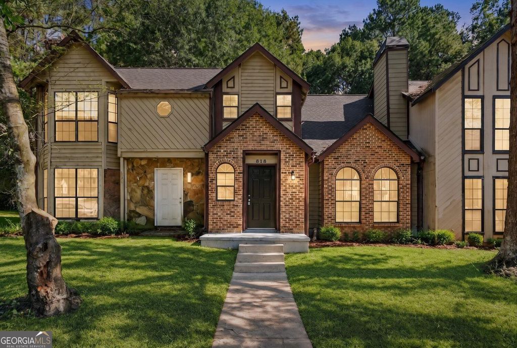 818 Heritage Oaks Drive, Stone Mountain, GA 30088 — exterior