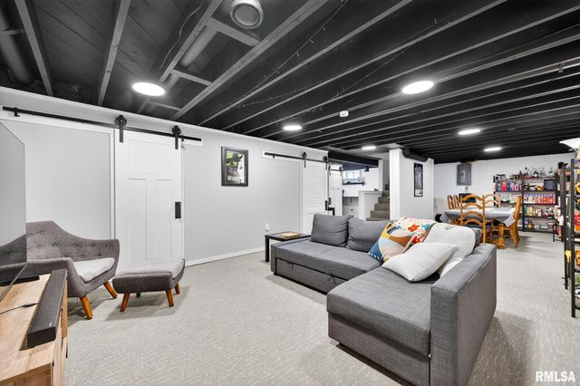 310 SHERWOOD PARK Road, Washington, IL 61571