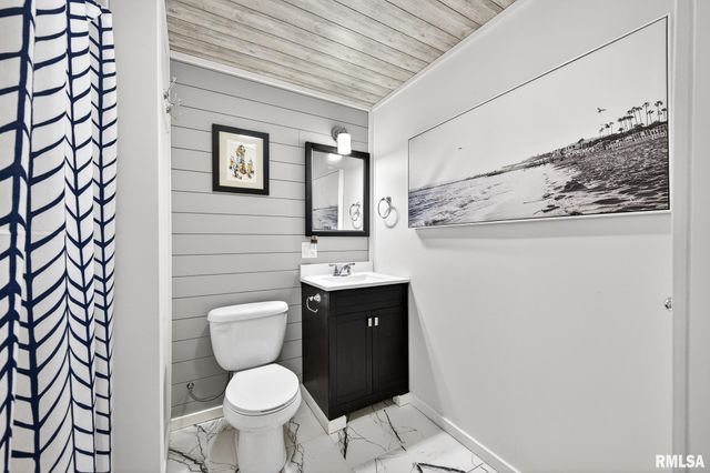 310 SHERWOOD PARK Road, Washington, IL 61571