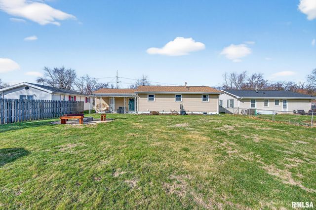 310 SHERWOOD PARK Road, Washington, IL 61571