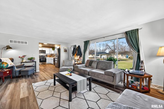 310 SHERWOOD PARK Road, Washington, IL 61571