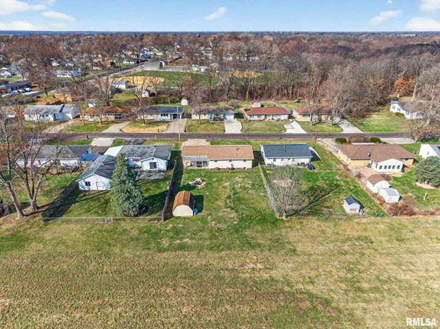 310 SHERWOOD PARK Road, Washington, IL 61571