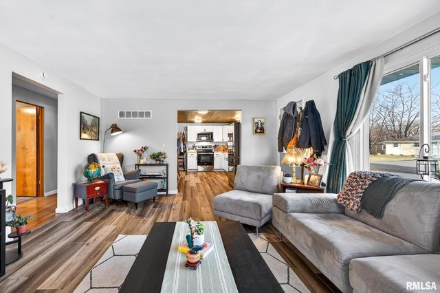 310 SHERWOOD PARK Road, Washington, IL 61571