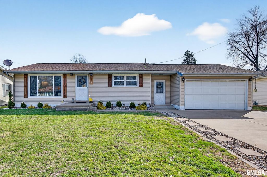 310 SHERWOOD PARK Road, Washington, IL 61571