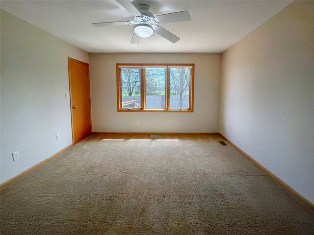 15764 Sheridan Avenue, Clive, IA 50325