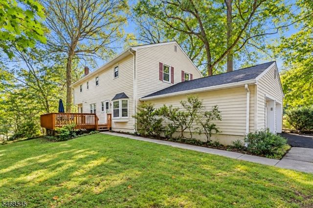 8 Hathaway Dr, New Providence Boro, NJ 07974