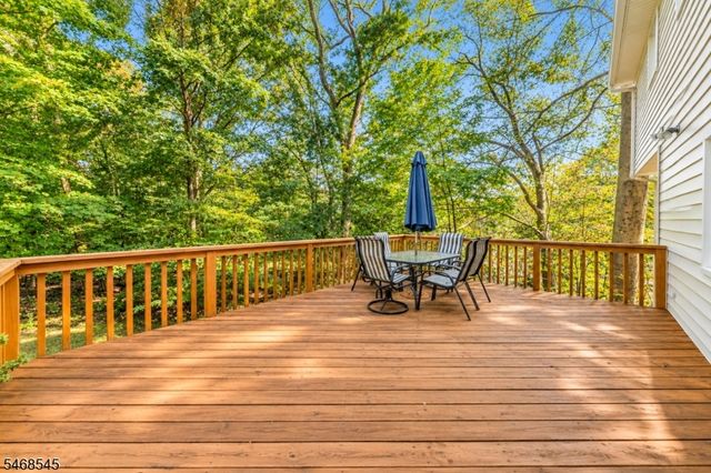 8 Hathaway Dr, New Providence Boro, NJ 07974